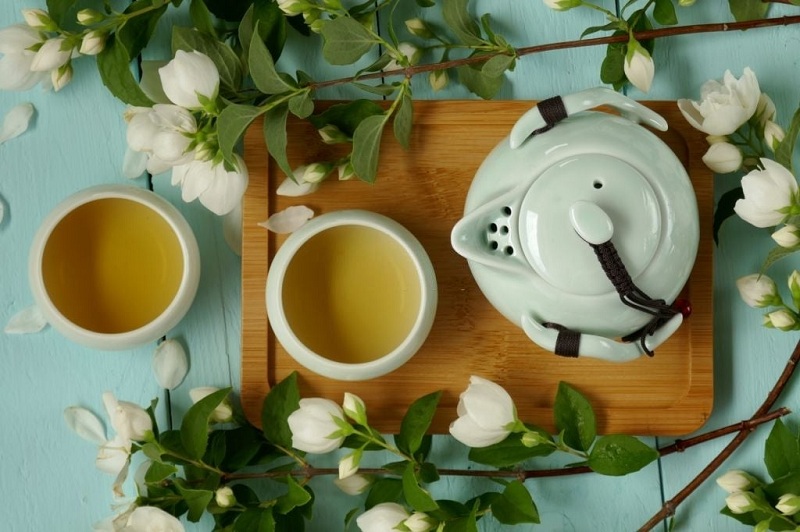 Uống trà nhài có tác dụng gì? Những điều cần lưu ý khi sử dụng trà nhài hàng ngày