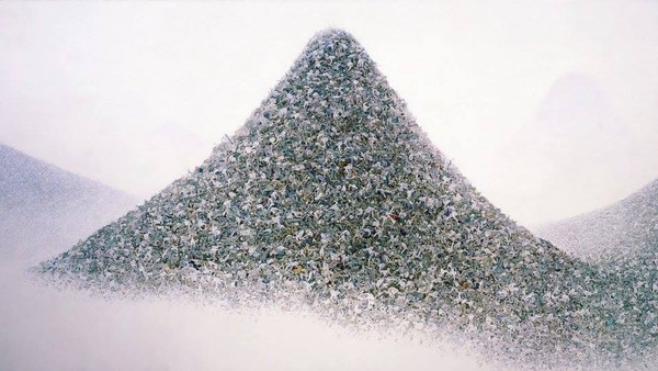 Bức tranh tường khổng lồ nói lên mặt tối của xã hội Nhật Bản