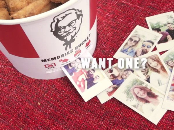 Fan ruột của KFC hào hứng với hộp đựng gà rán kiêm máy in ảnh mini 