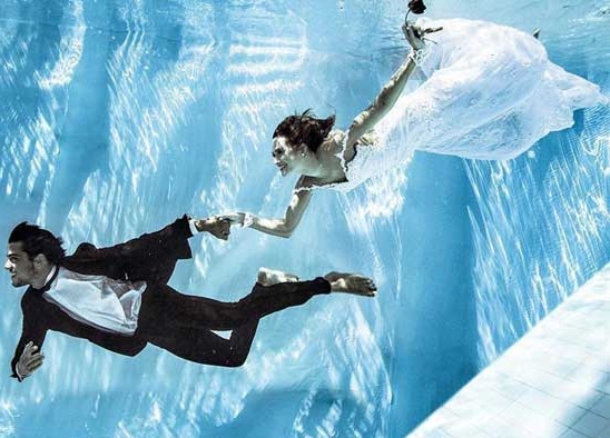 Bộ ảnh cưới chụp dưới nước đẹp lung linh của cặp đôi Brazil