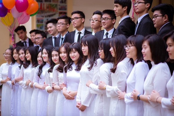 Quay lại tuổi mộng mơ với bộ kỷ yếu: 'Tôi của 30 năm sau' 