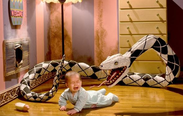Bộ ảnh nỗi sợ của trẻ nhỏ nhưng ám ảnh cả người lớn
