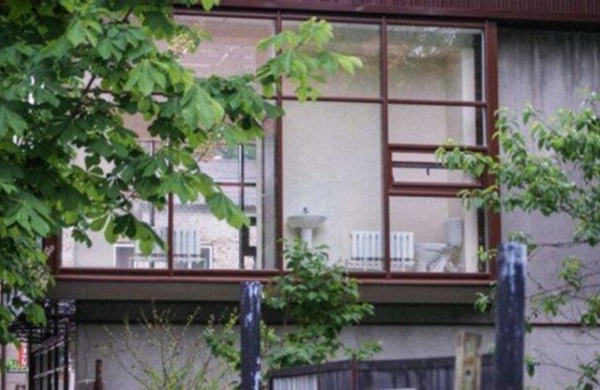 Những thiết kế buồn cười không đỡ được