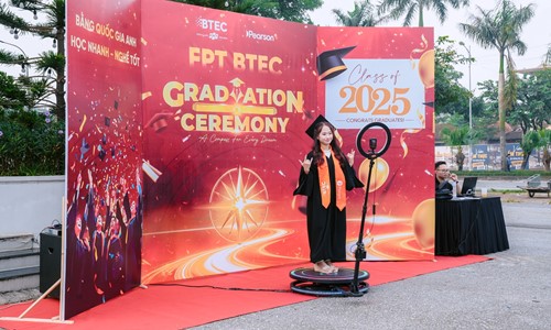 Photobooth & bàn xoay 360 độ – Giải pháp check-in thu hút tại sự kiện