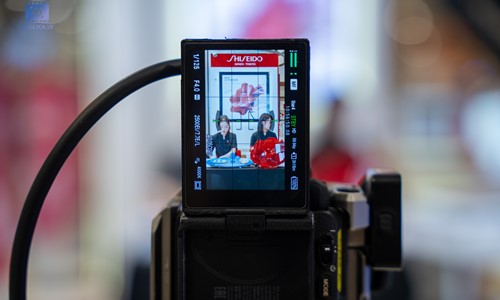 Doanh nghiệp có nên thuê agency xây dựng kênh TikTok hay tự làm?