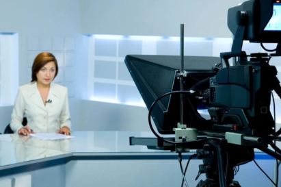 Quay phim phỏng vấn có cần đến Teleprompter hay không?