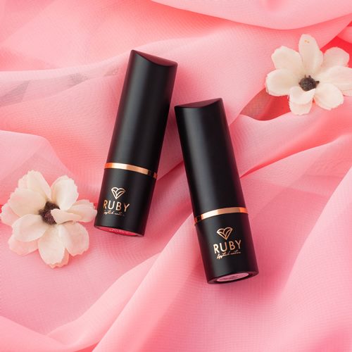 Chụp Ảnh Sản Phẩm Son Môi Hữu Cơ Ruby Lipstick Trong Studio Hà Nội