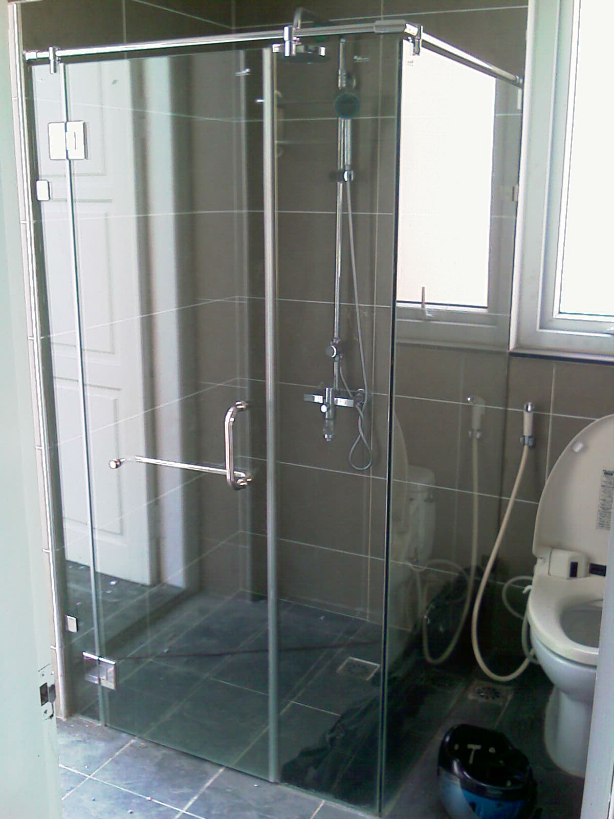 Vách tắm kính, cabin tắm