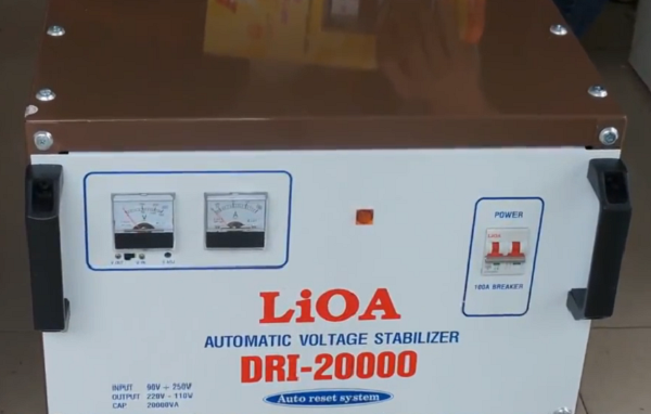 mặt trước ổn áp lioa 20kva dri