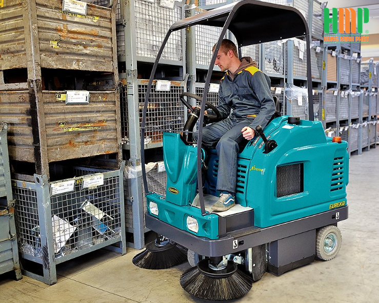 Xe quét rác ngồi lái Eureka Xtrema DK