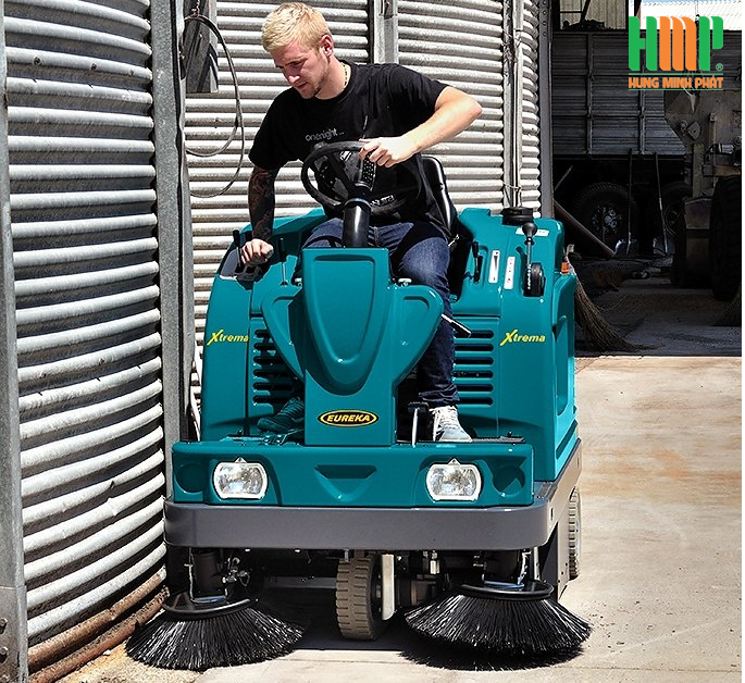Xe quét rác ngồi lái Eureka Xtrema DK