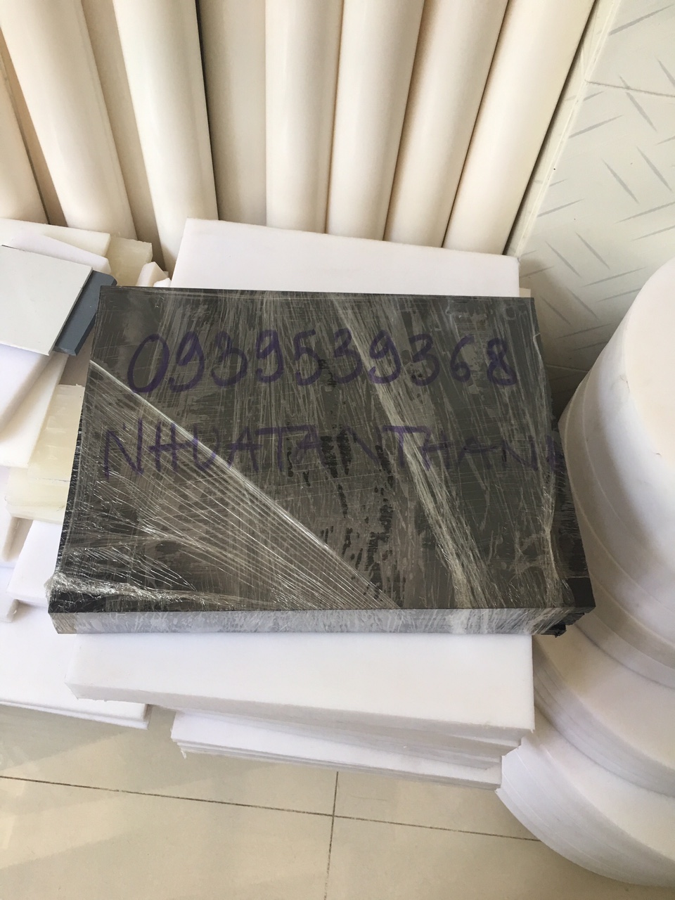 THỚT NHỰA ĐEN 500X400X15 MM