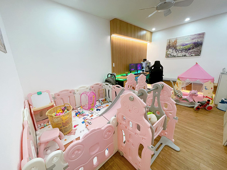 Phòng làm việc cho bố mẹ và chỗ chơi cho con