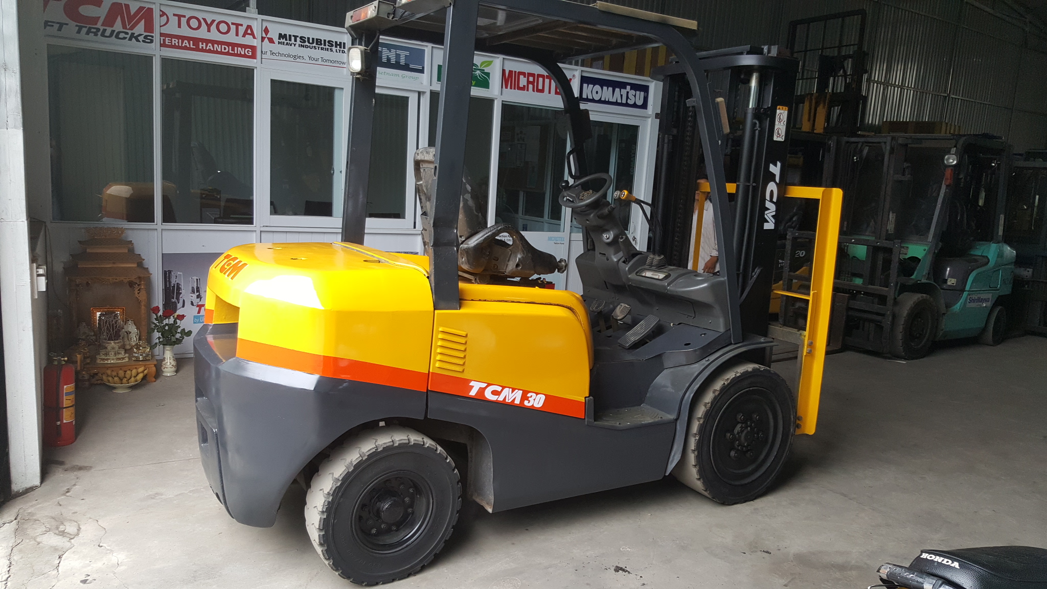Xe nâng dầu TCM 3 tấn