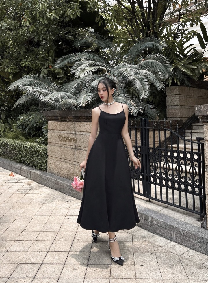 Đầm xòe kiểu hai dây hở lưng sang trọng 