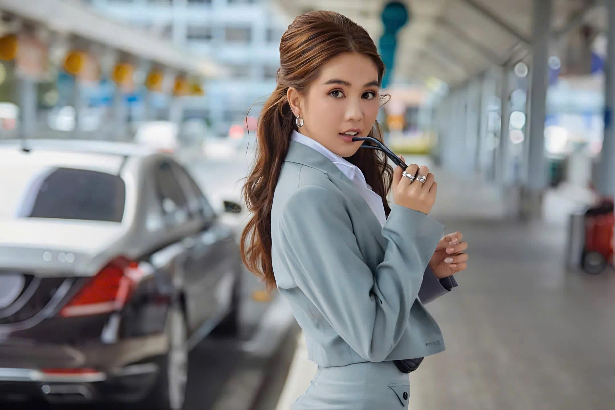 Set áo váy kiểu áo vest kèm áo sơ mi và chân váy ngắn