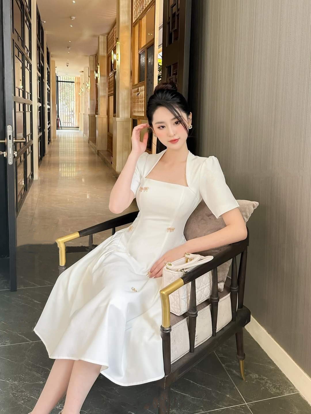 Đầm dự tiệc dáng xòe cúp tay con kèm nơ đá sang trọng