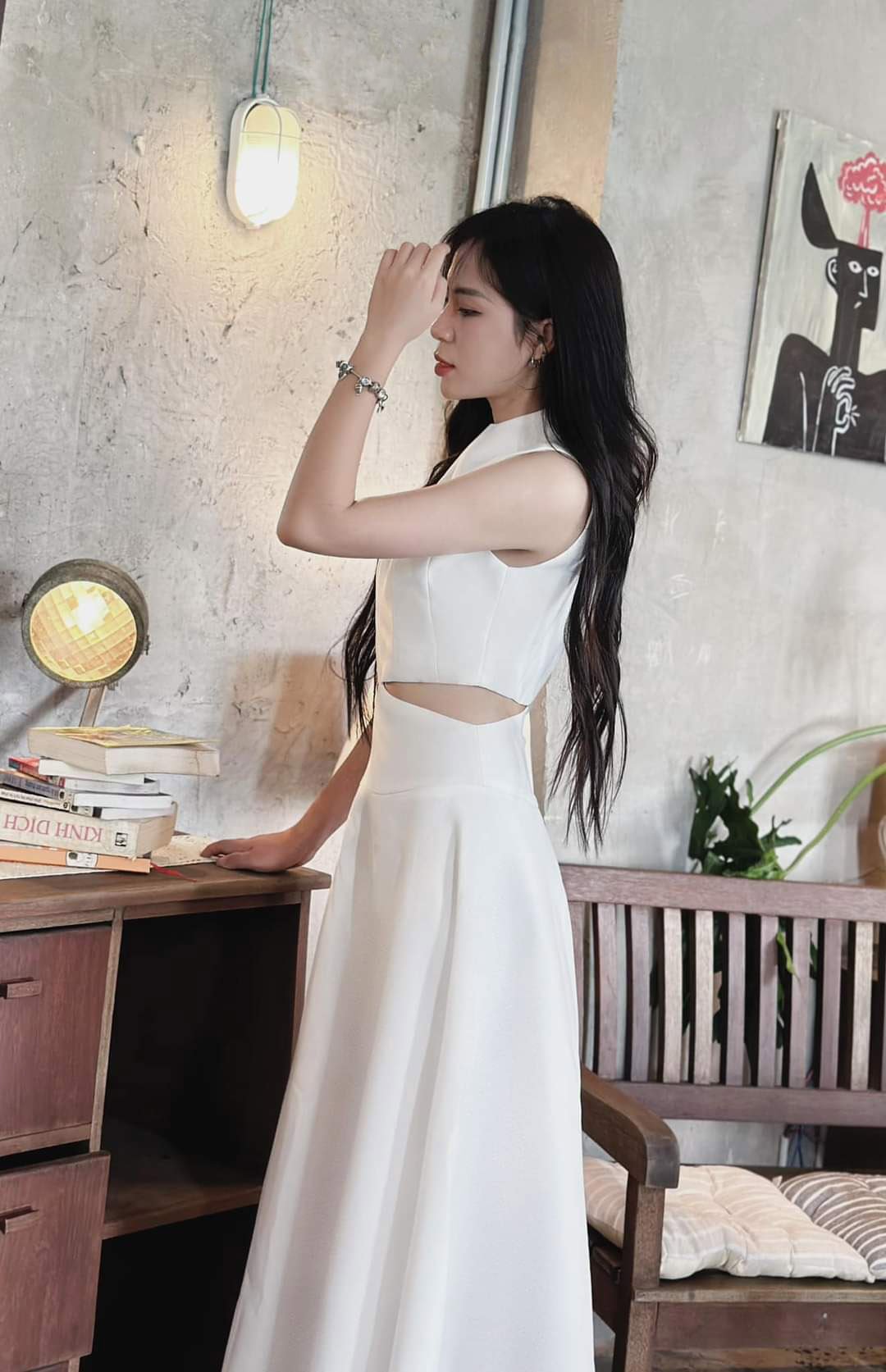 Đầm dự tiệc dáng xòe kín cổ sát nách khoét eo