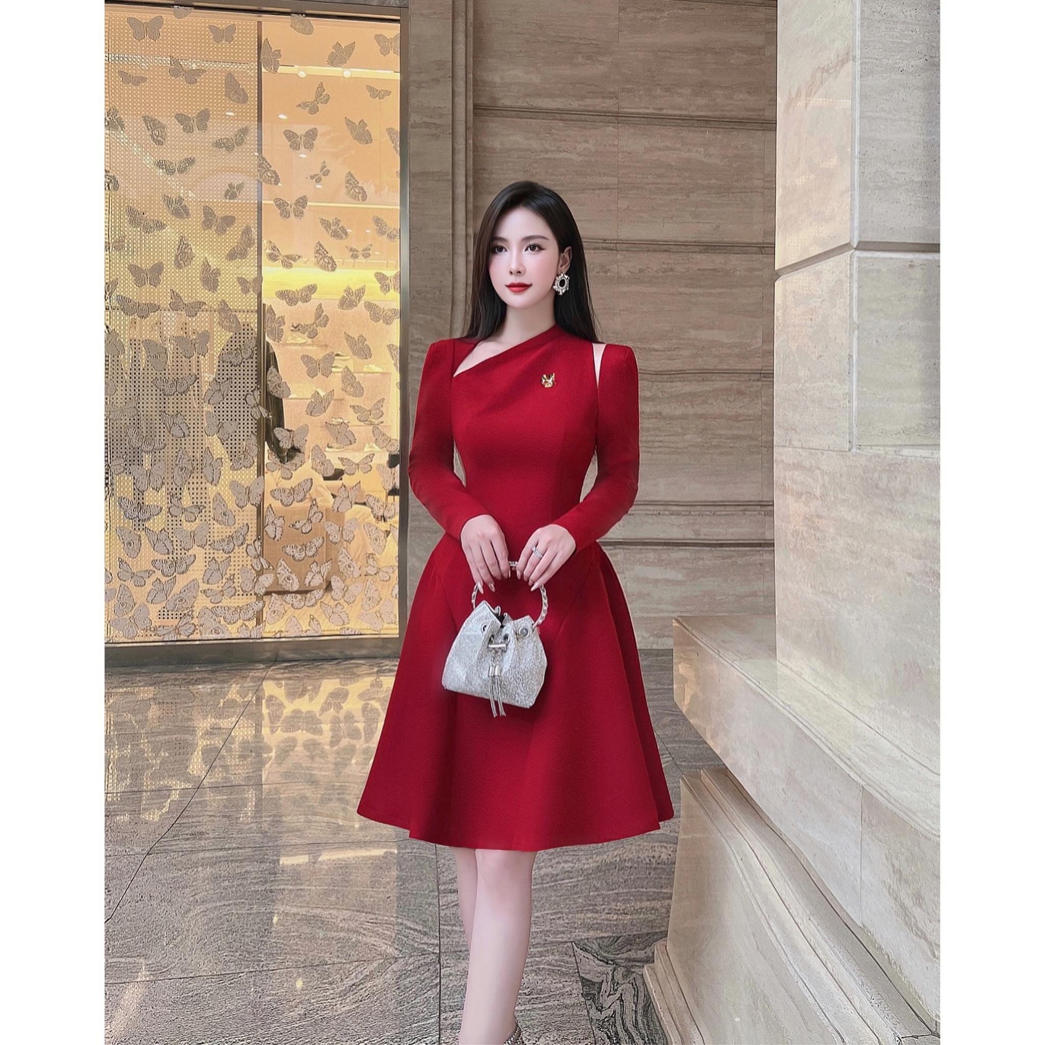 Đầm dự tiệc dáng xoè ngắn tay dài phối logo sang trọng 