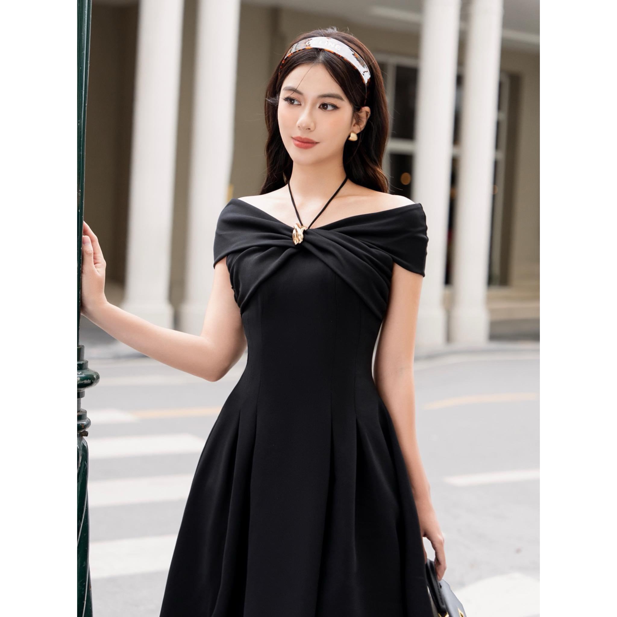  Đầm dự tiệc dáng xoè hở vai cột dây cổ sang trọng