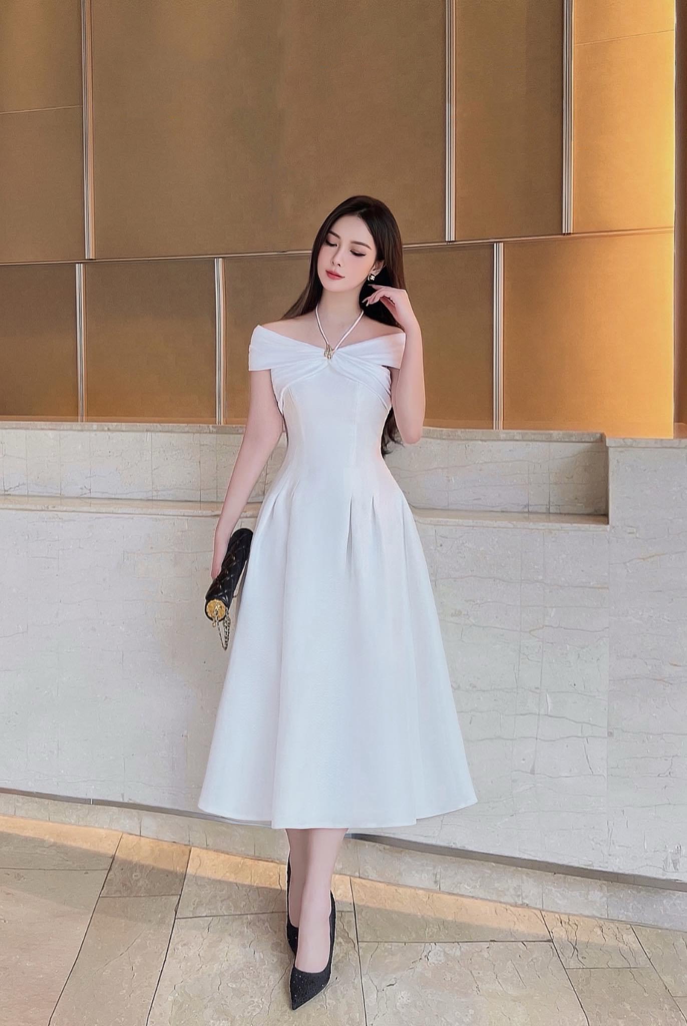 Đầm dự tiệc dáng xoè hở vai cột dây cổ sang trọng