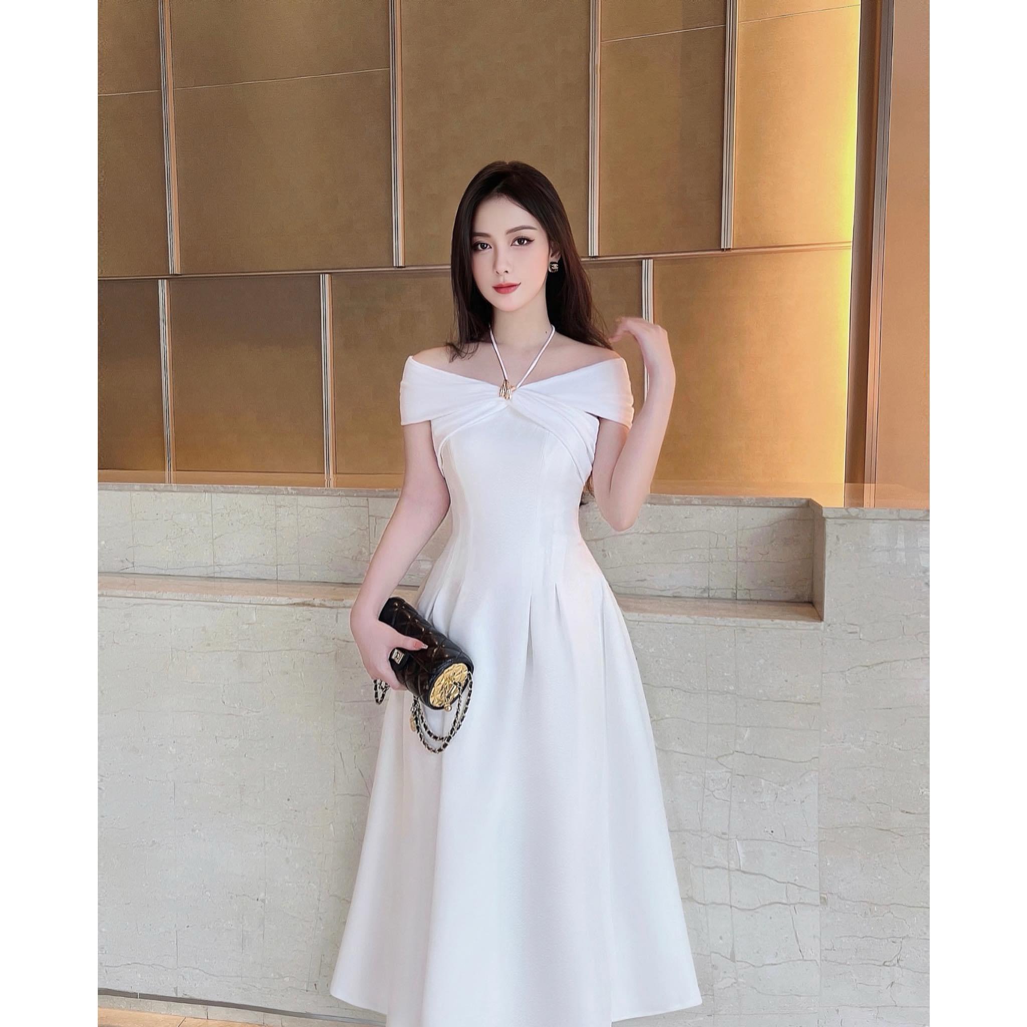  Đầm dự tiệc dáng xoè hở vai cột dây cổ sang trọng
