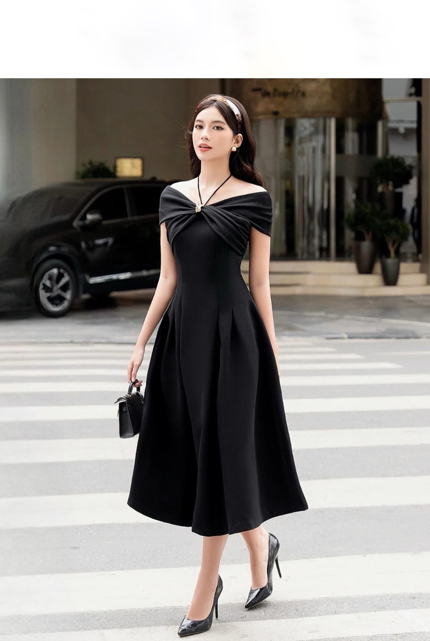  Đầm dự tiệc dáng xoè hở vai cột dây cổ sang trọng