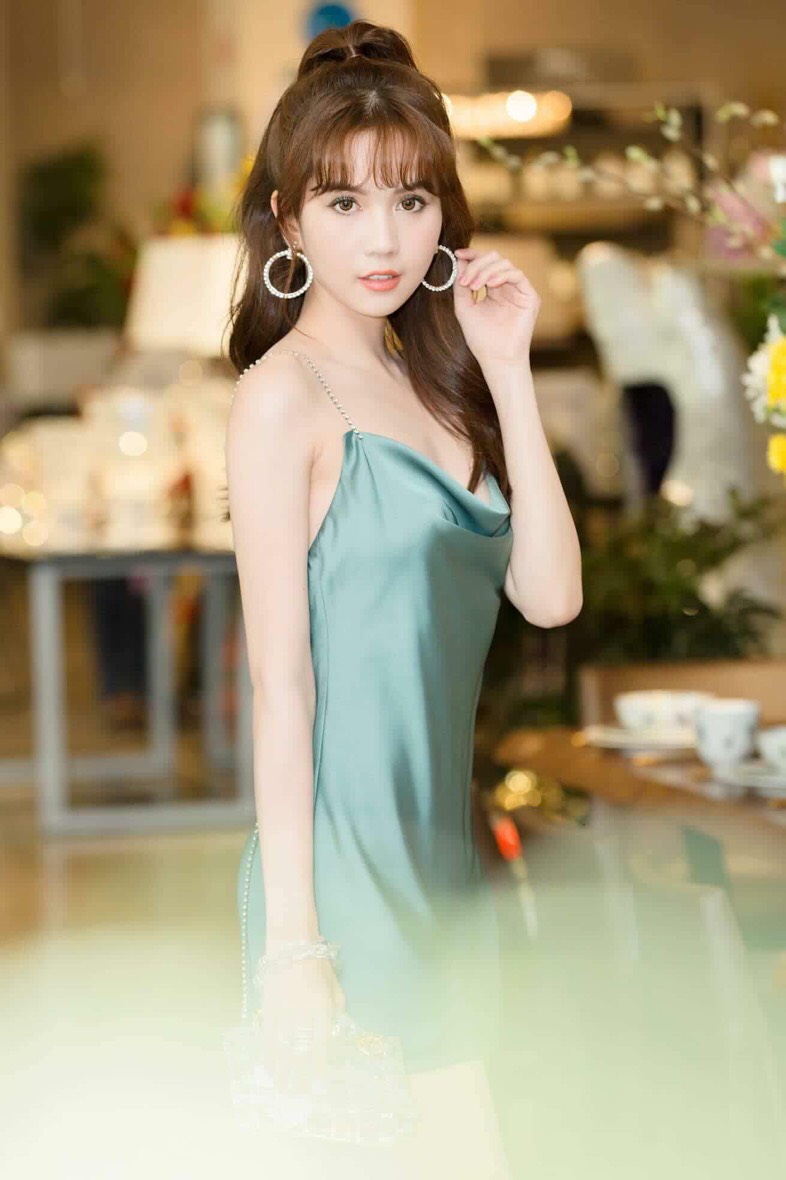 Váy đầm 2 dây cổ đổ xẻ tà  Dương Fashion