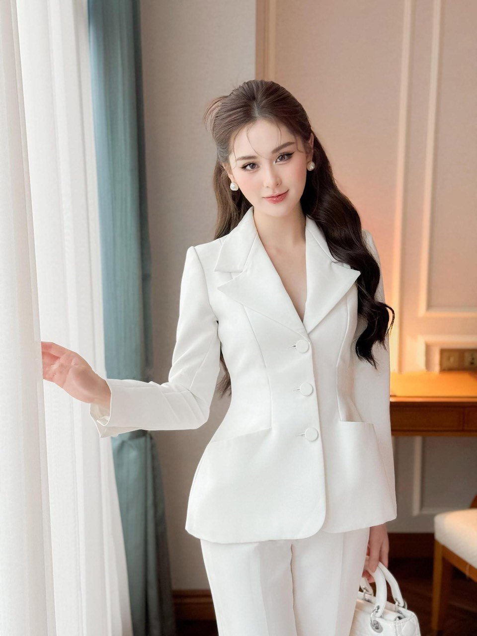 Set bộ vest kiểu áo tay dài phối nút quần baggy sang trọng