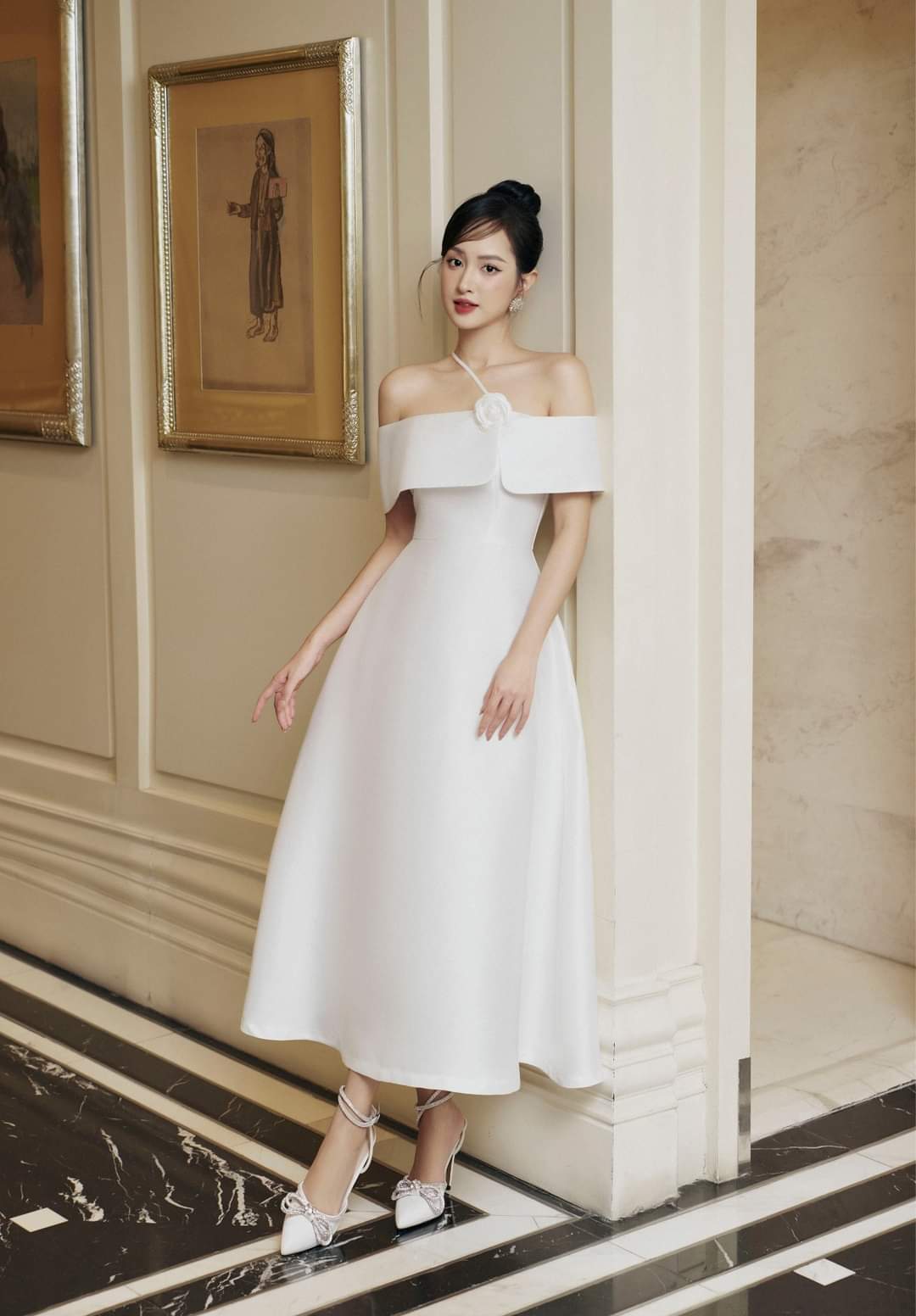  Đầm dự tiệc dáng xoè dài hở vai phối hoa chéo dây
