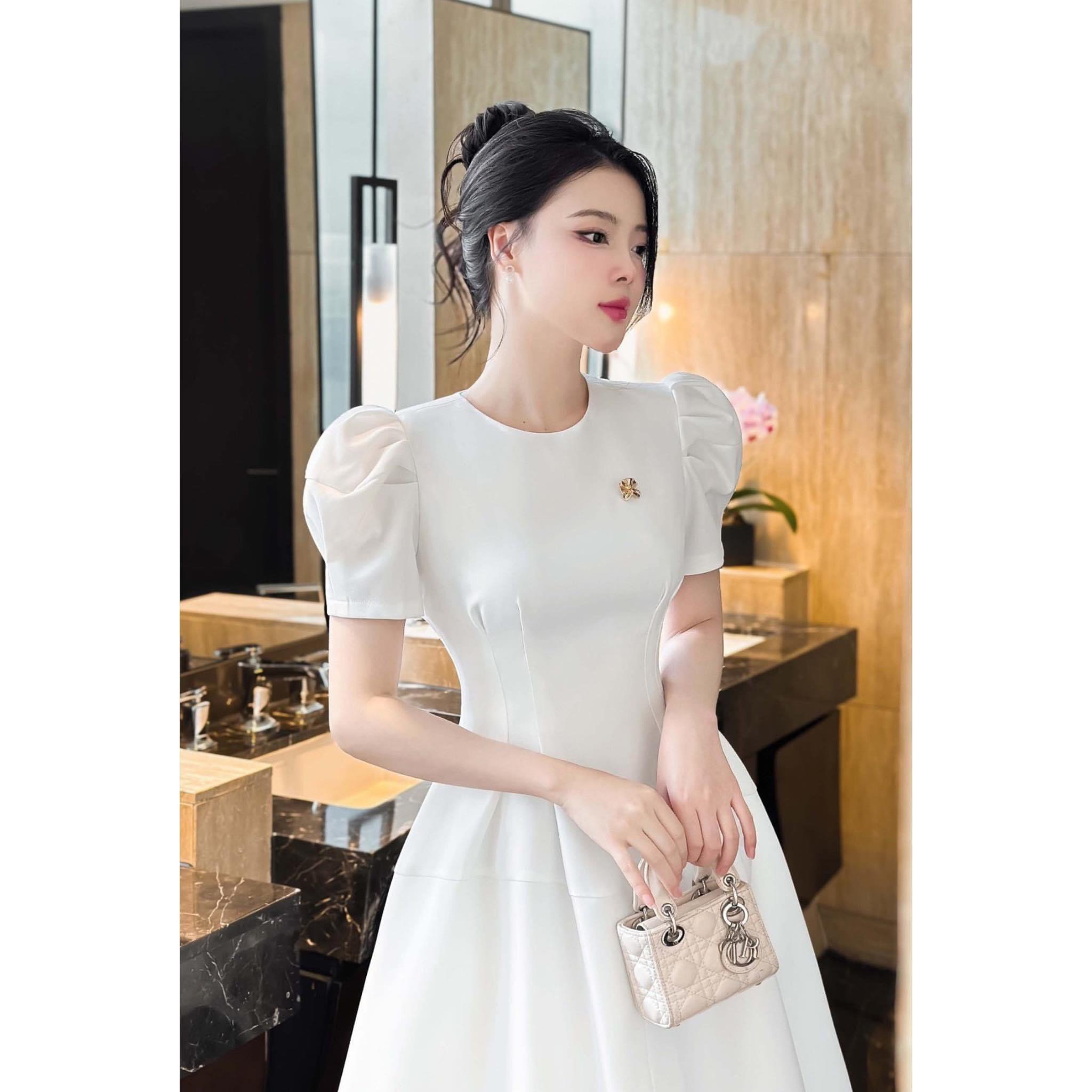 Đầm dự tiệc dáng xoè tay phồng xẻ tà sang trọng