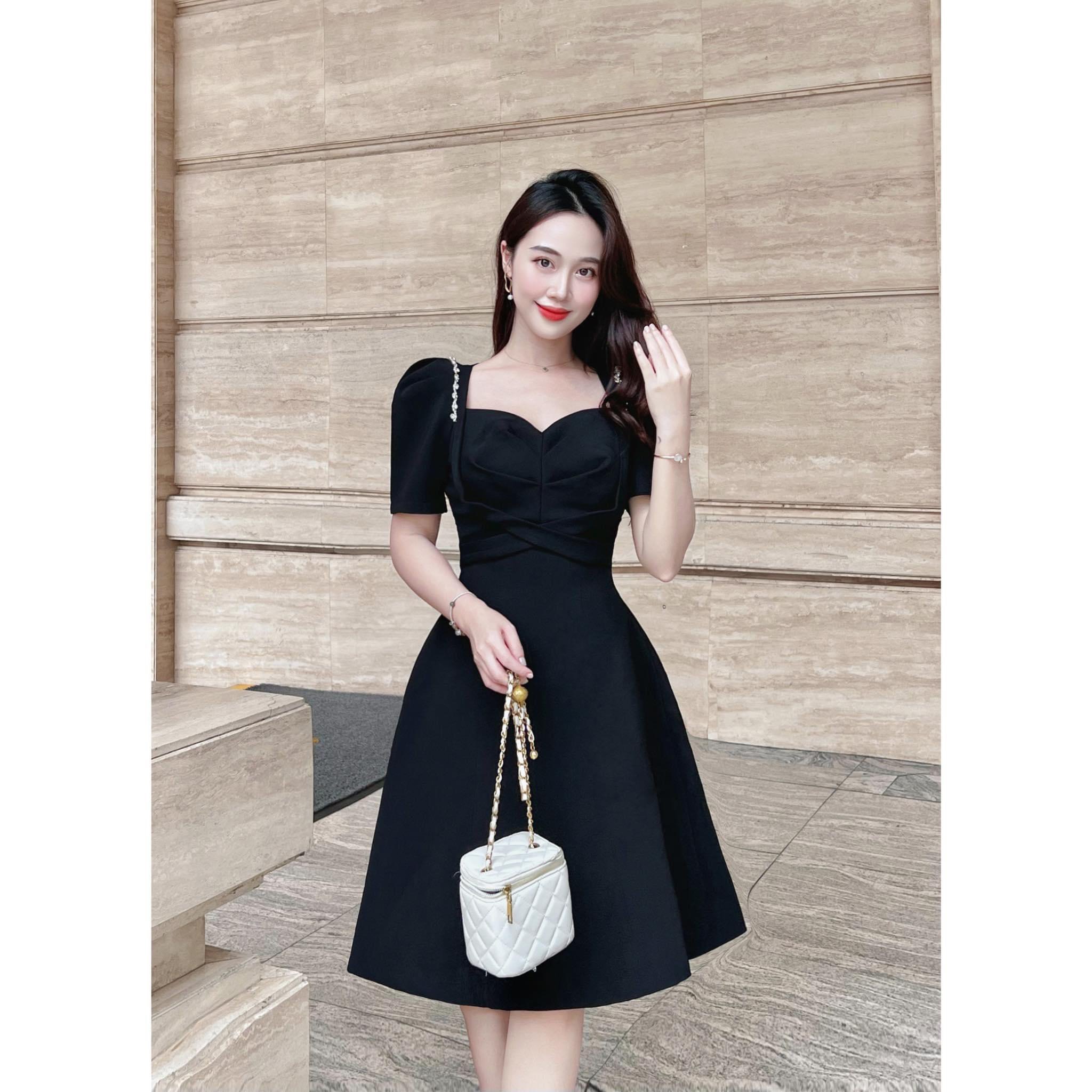 Đầm dáng xoè ngắn phối tay con đính đá sang trọng