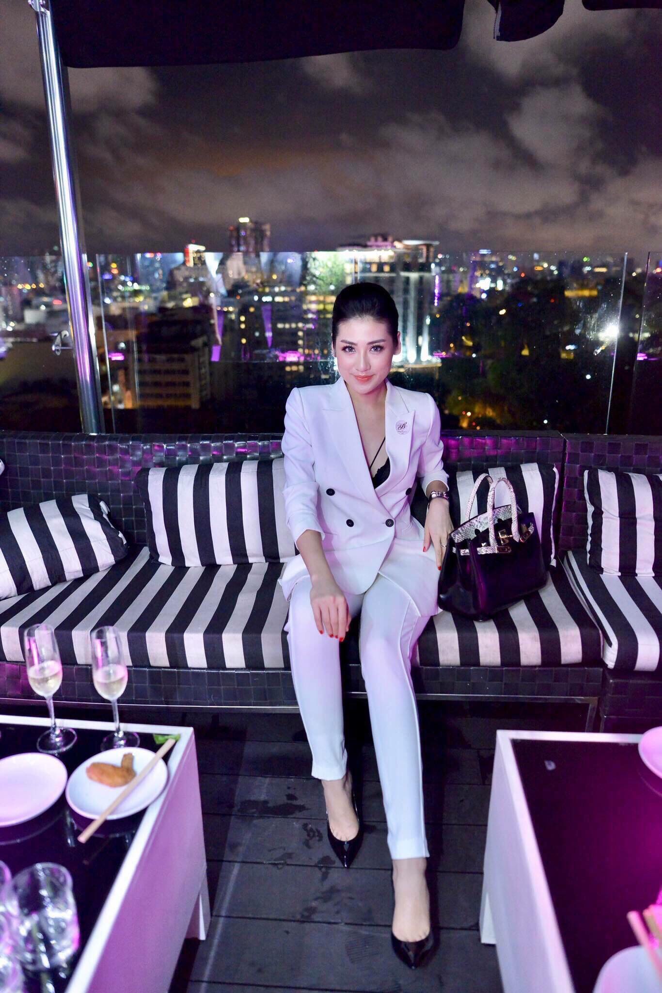 Áo quần kiểu áo vest tay dài quần ôm (Đen)