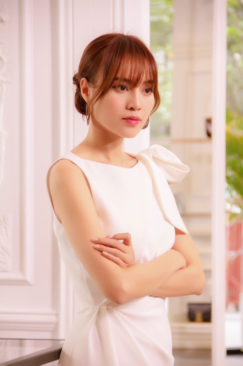 Đầm ôm body kiểu sát nách nhún eo nơ vai  (Đen)