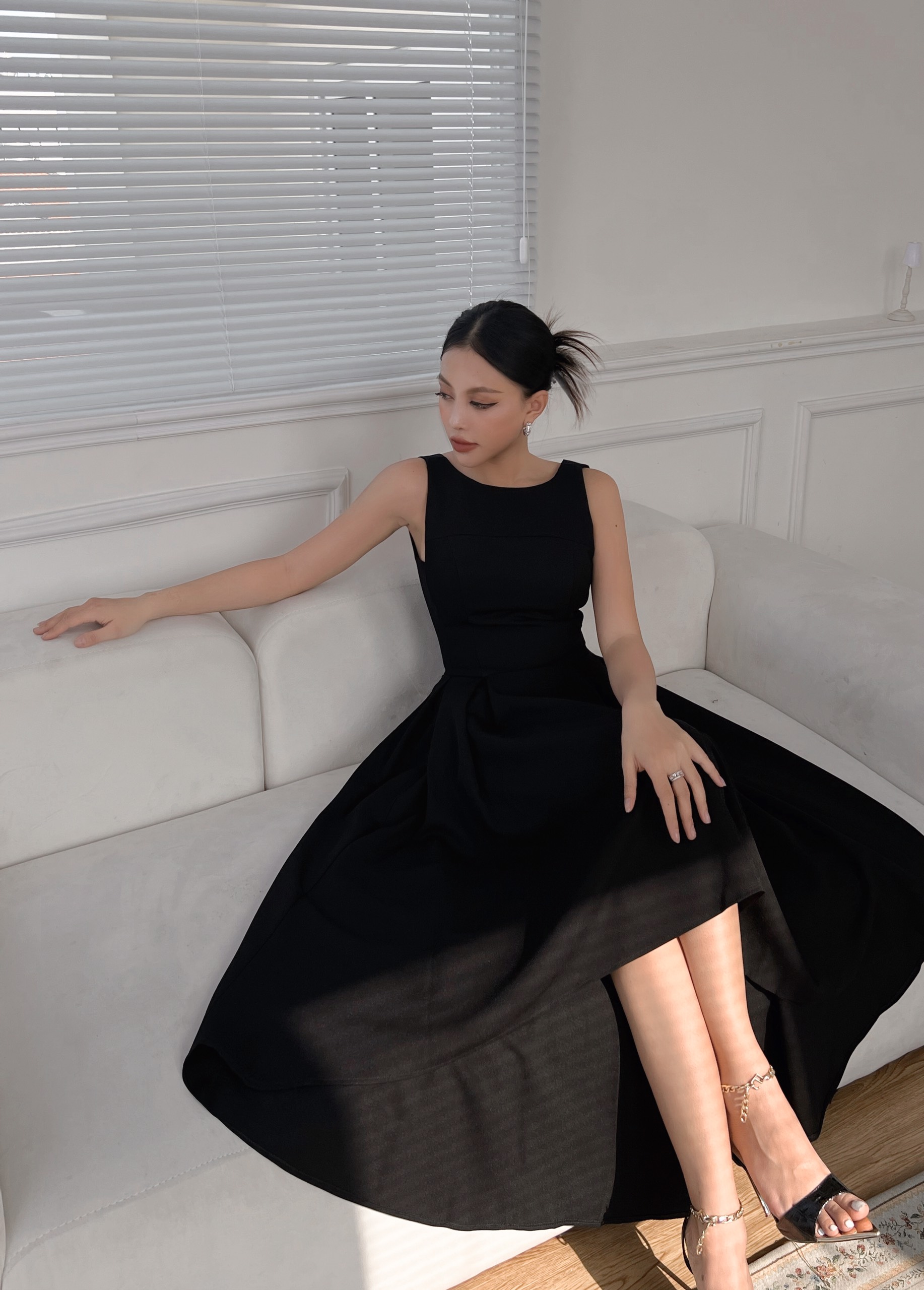 Đầm dáng xoè dài đuôi tôm kiểu hở lưng sang trọng Alvin Store 0733 (Đen)