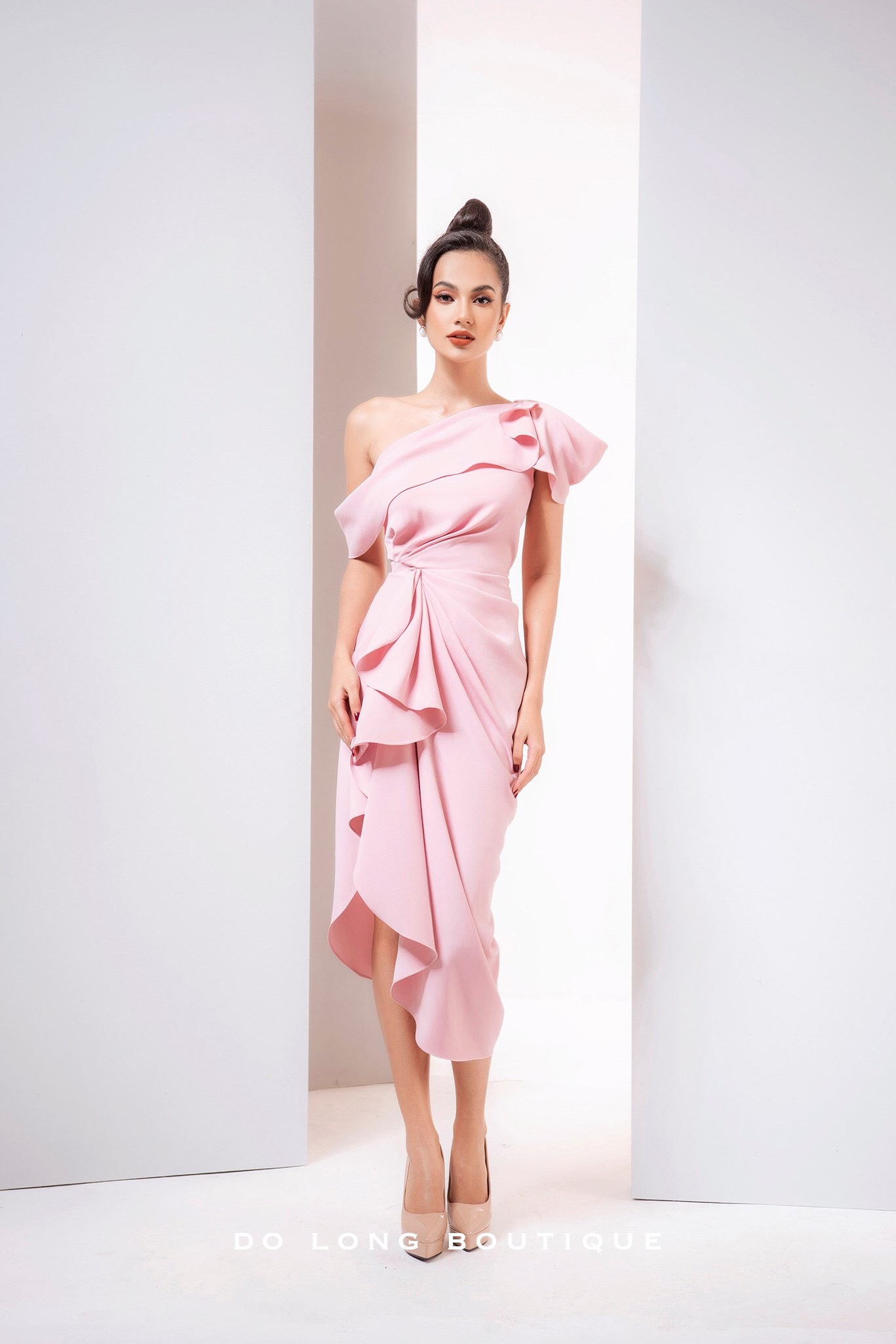 Đầm ôm body lệch vai bèo tay xếp ly eo (Hồng)