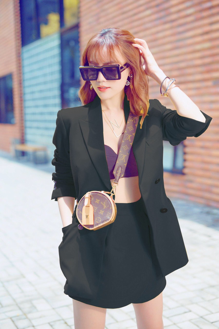 Set áo quần kiểu áo vest tay dài quần giả váy (Đen)