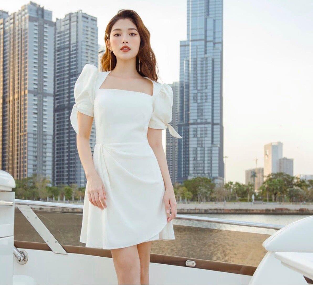 Đầm xoè cổ vuông tay phồng xếp ly eo (Trắng)