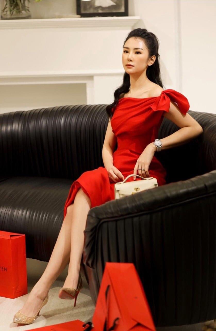 Đầm ôm body kiểu lệch vai nơ vai xếp ly bụng (Trắng)