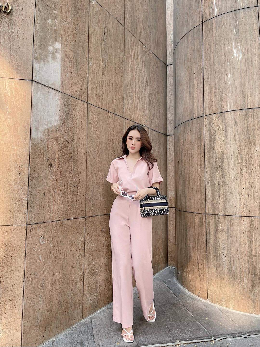 Set áo quần áo cổ sơmi tay ngắn quần dài ống suông (Đen)