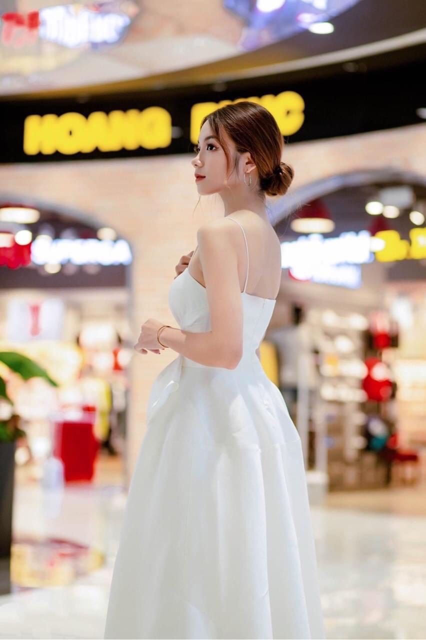 Đầm xoè kiểu hai dây cúp ngực nơ to