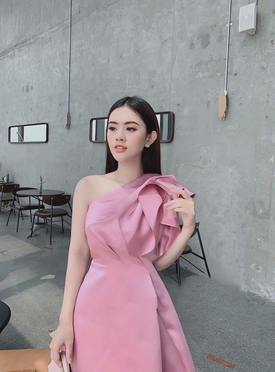 Đầm xoè kiểu lệch vai nơ đắp chéo tà (Đen)