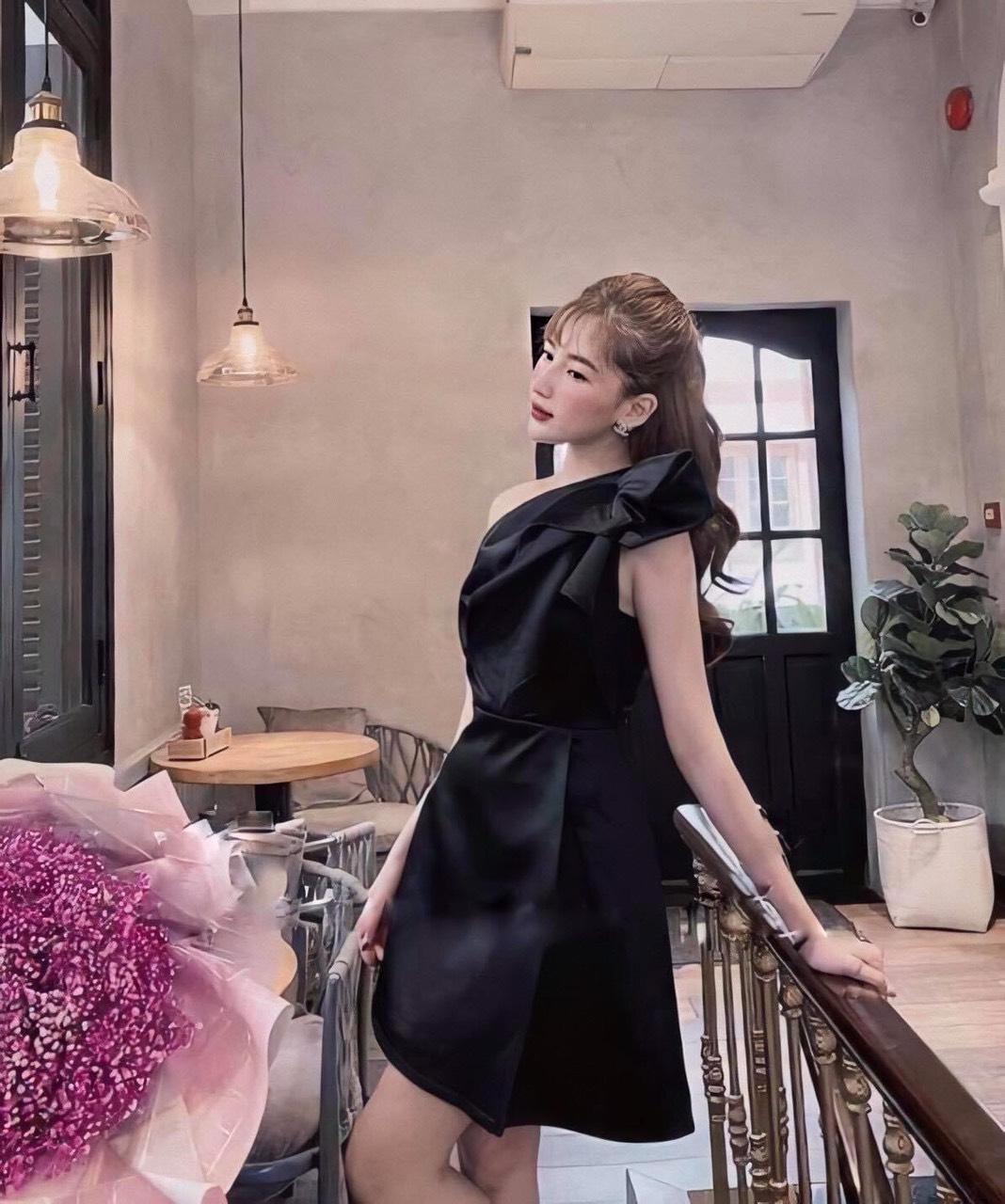 Đầm xoè kiểu lệch vai nơ đắp chéo tà (Hồng)