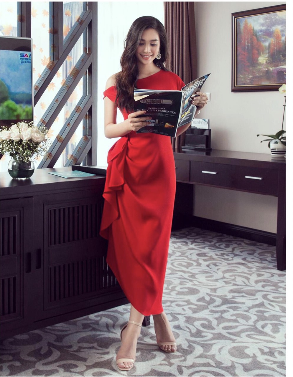 Đầm ôm body kiểu lệch vai nhún eo phối bèo (Vàng)