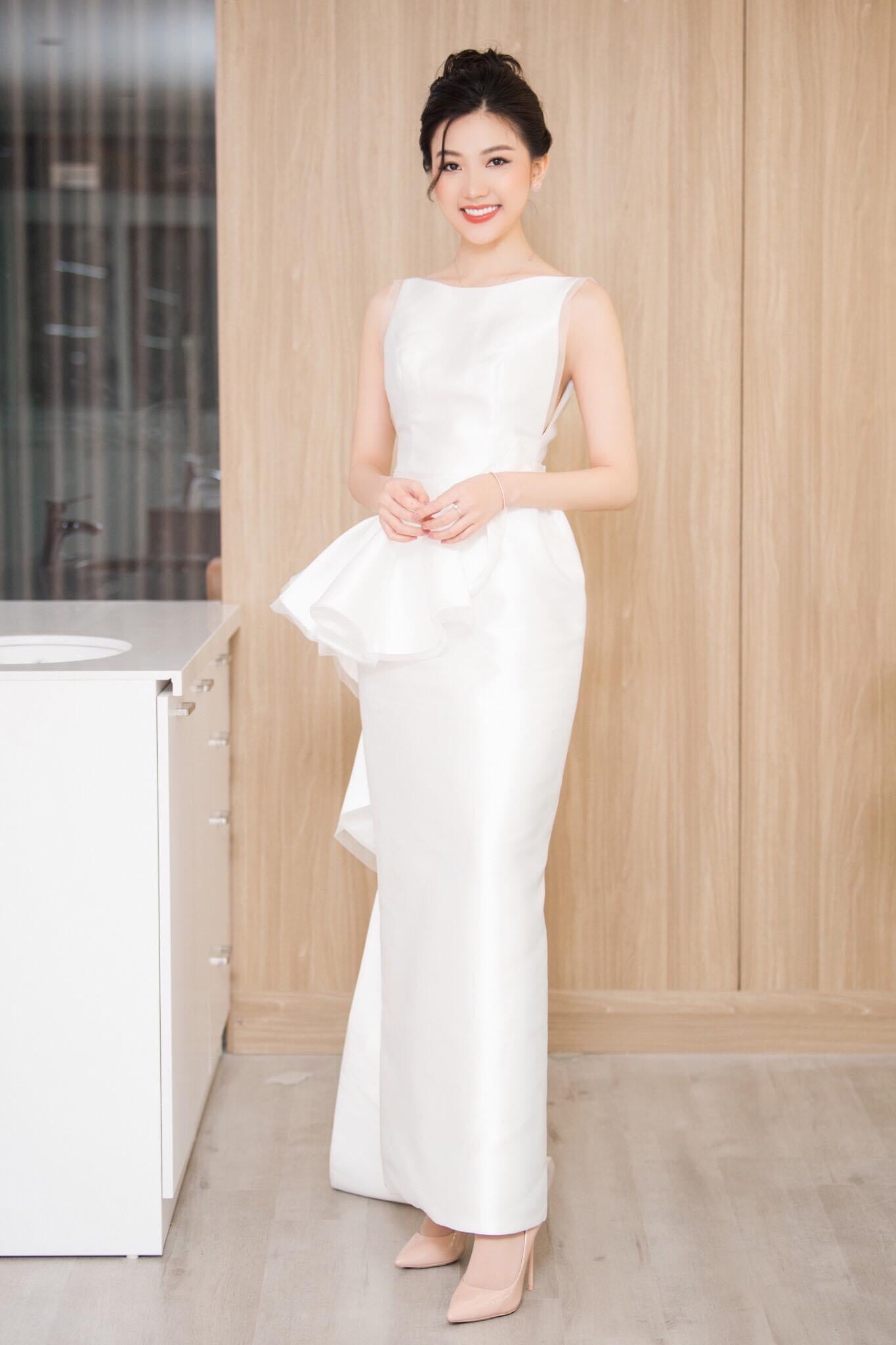 Đầm dạ hội kiểu cổ thuyền sát nách bèo eo (Trắng)