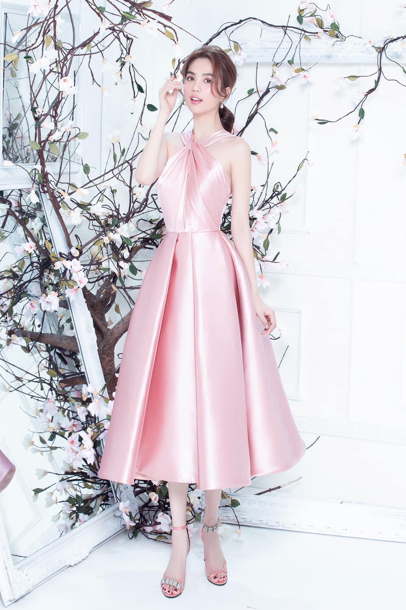 Đầm dạ hội xoè cổ yếm xoắn ngực hai dây bảng lưng
