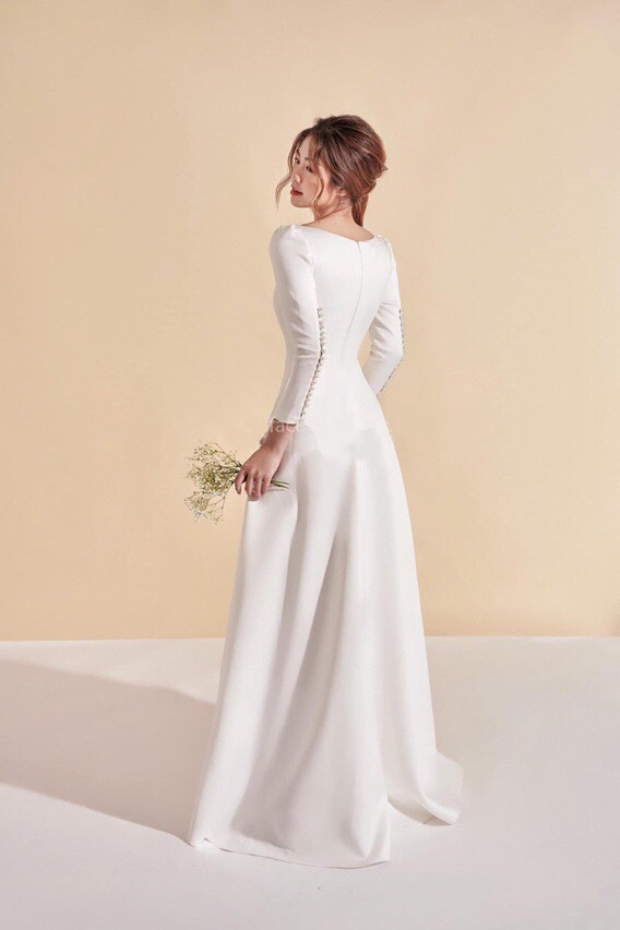 Đầm dạ hội kiểu tay dài cổ thuyền phối nút