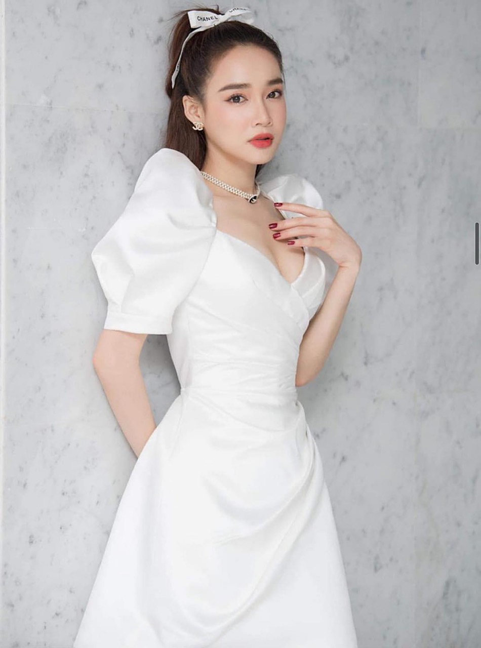 Đầm xòe kiểu đắp chéo ngực tay phồng xếp ly eo