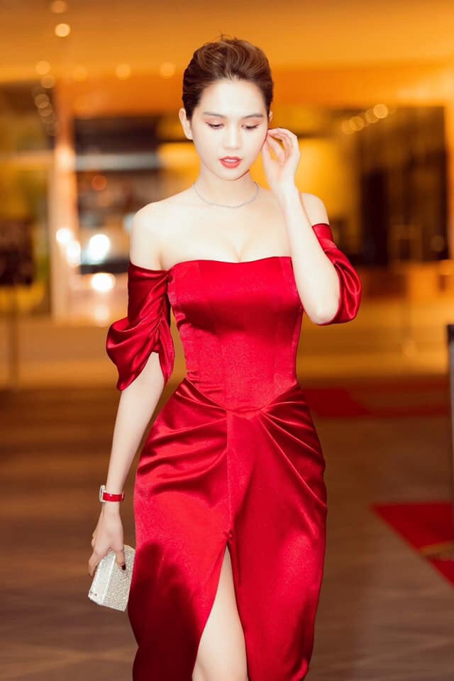 Đầm dạ hội kiểu cúp ngực tay con xẻ tà