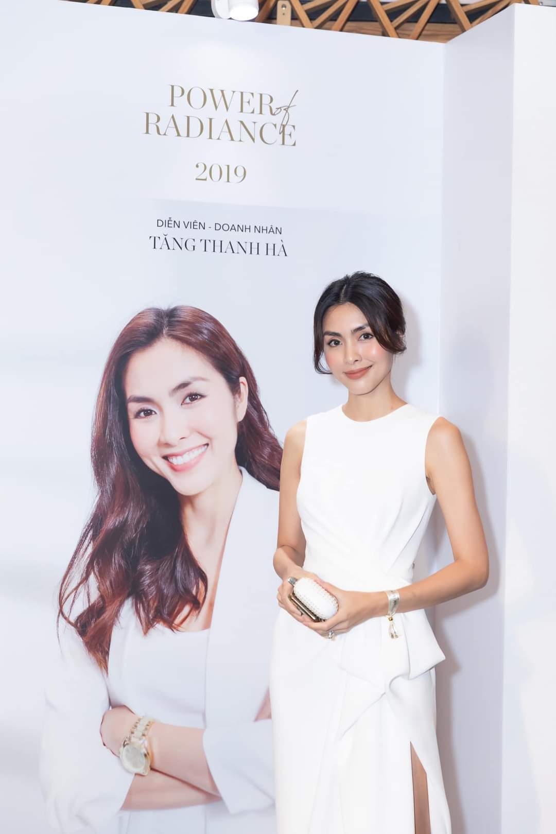 Đầm dạ hội kiểu sát nách bèo eo xẻ đùi (Trắng)